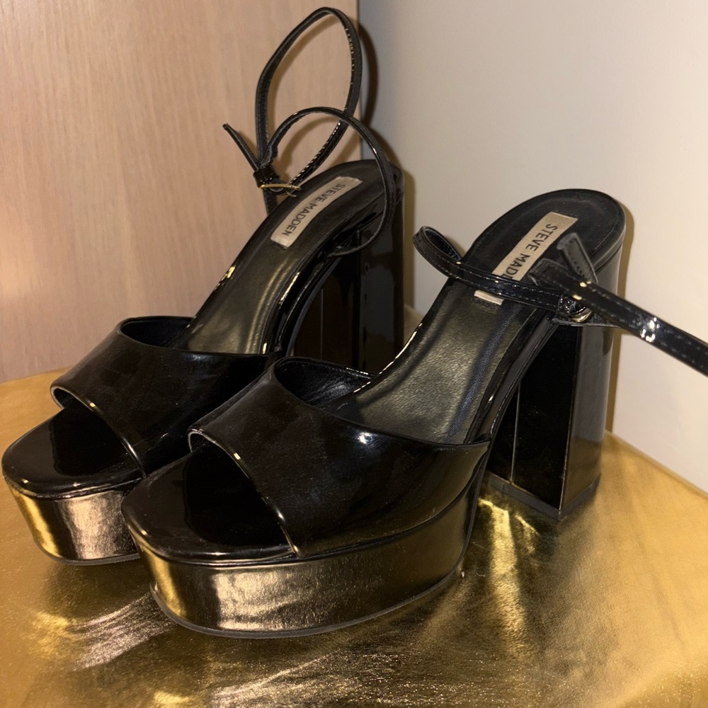 Steve Madden Black Platform Sandals with Chunky Heel